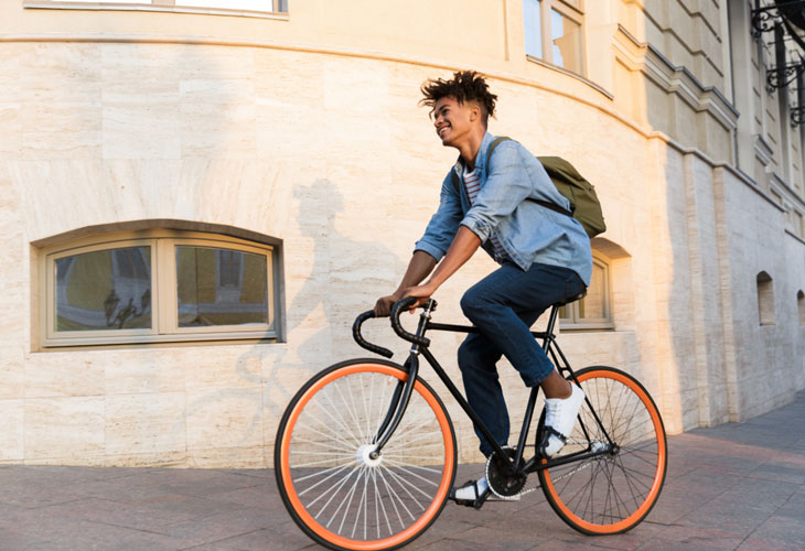 Chọn mua xe đạp đi làm đi học là góp phần hạn chế ô nhiễm môi trường