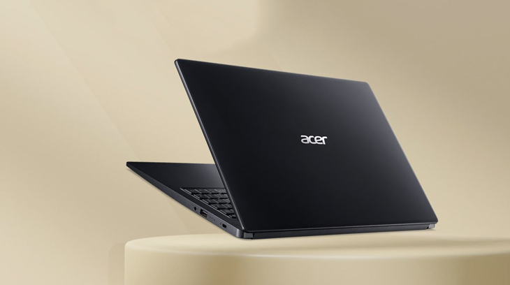 Laptop Acer Aspire A315 57G 32QP được hoàn thiện từ lớp vỏ nhựa đen cứng cáp, có khả năng chống va đập cao