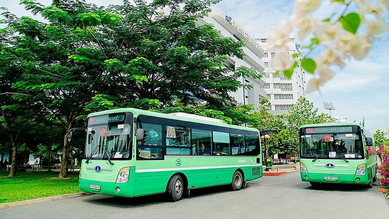 Di chuyển bằng xe buýt giúp hạn chế ô nhiễm không khí