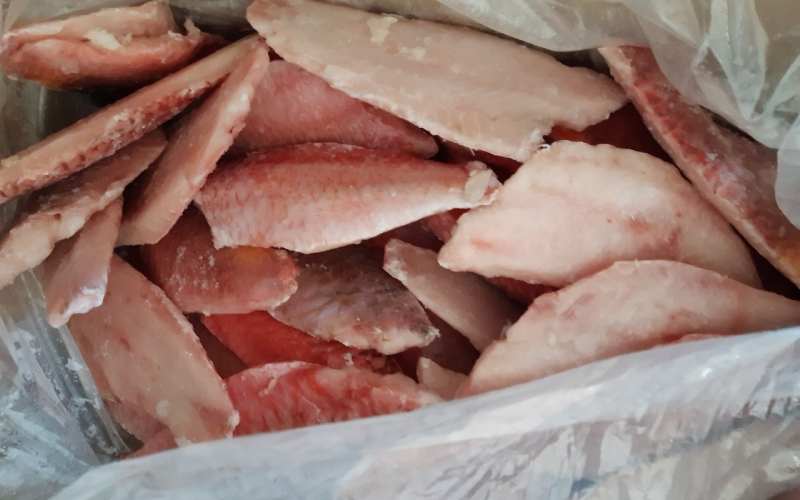 Mua cá thèn đỏ ở những chợ hải sản lớn