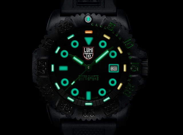 Loại dạ Tritium thường thấy trên những chiếc đồng hồ quân đội của Luminox.