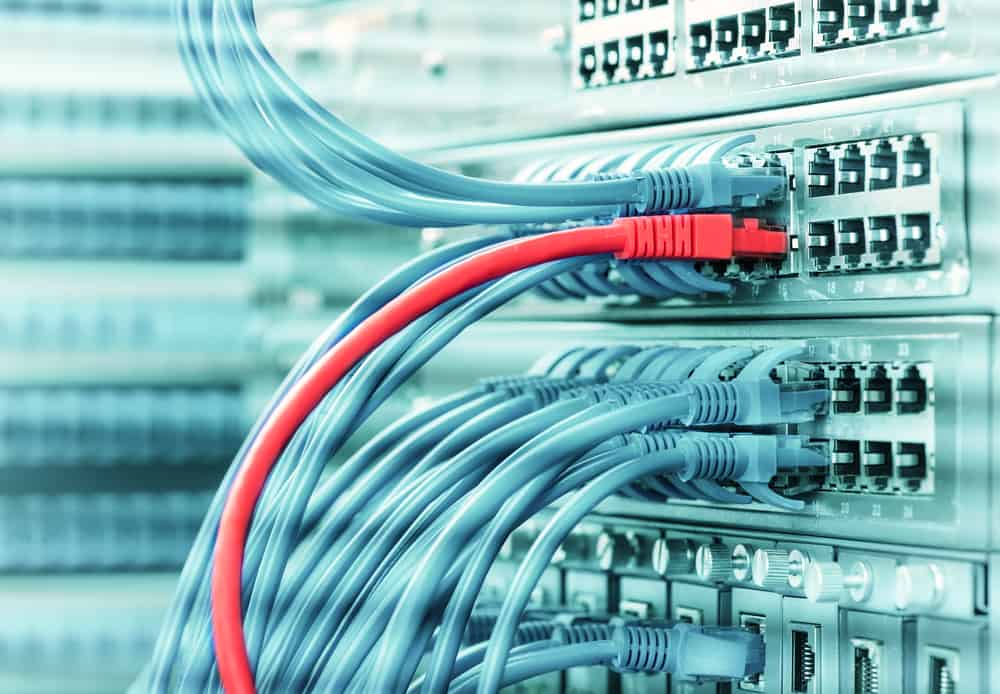Ethernet là một dạng công nghệ mạng, sử dụng kết nối các mạng lại với nhau