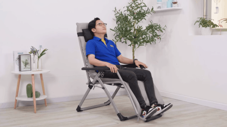 Ghế xếp thư giãn có khả năng điều chỉnh linh hoạt các góc nghiêng từ 90 đến 170 độ tạo các tư thế ngồi, nằm, ngả khác nh