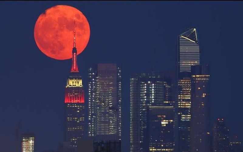 Hình ảnh siêu trăng máu lớn và sáng 