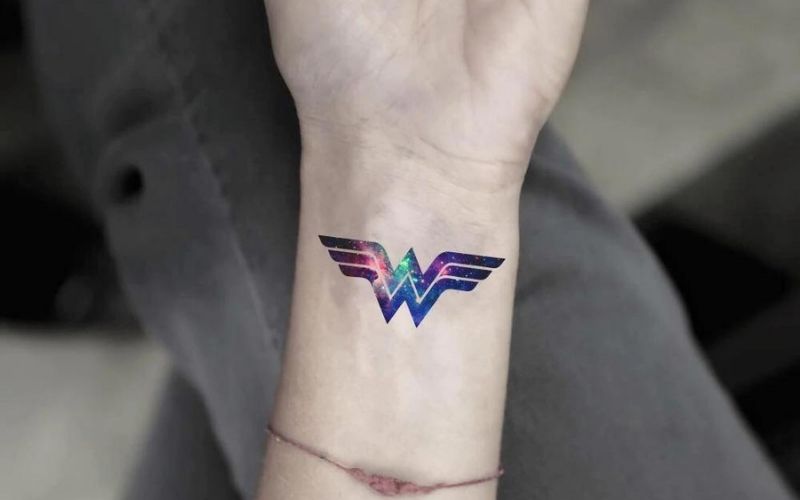 Hình xăm dán Wonder Woman cho những bạn nữ mạnh mẽ