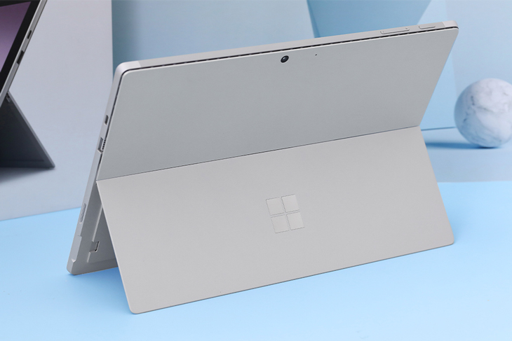 Laptop Surface Pro 7 i5 1035G4 có thiết kế mới lạ, đẹp mắt.