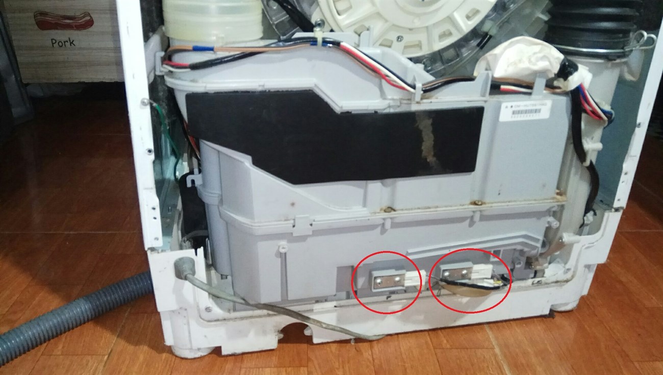 Do hỏng cảm biến từ của máy giặt nên báo lỗi EC5