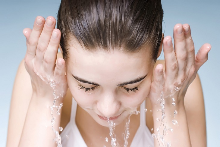 Nước có độ pH từ 5.5 - 6.5 dùng để chăm sóc da mặt