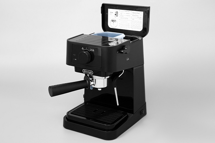 Máy pha cà phê bán tự động Delonghi EC230.BK có thiết kế nhỏ gọn