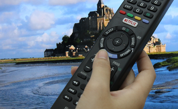 nhiều dòng tivi của các hãng như Samsung, LG, Sony và TCL đều có sẵn  nút Netflix trên remote tivi.