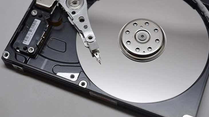 Ổ đĩa di động được cấu thành từ nhiều đĩa cứng quay cùng một tốc độ