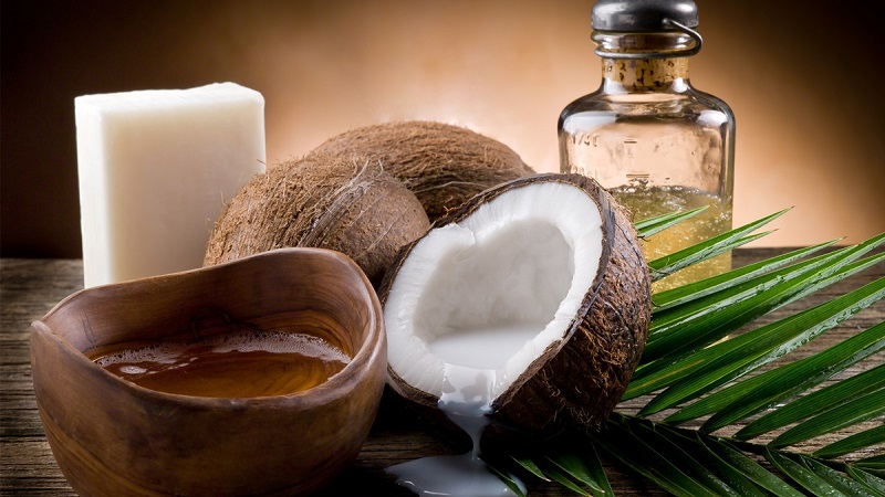 Dầu dừa là một loại thích hợp để thực hiện phương pháp súc miệng bằng dầu.
