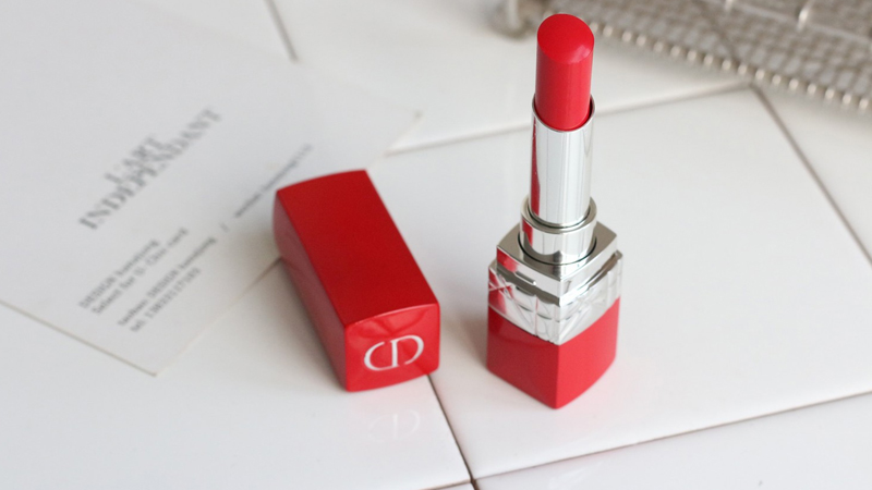 Son high end Dior Ultra Rouge 999