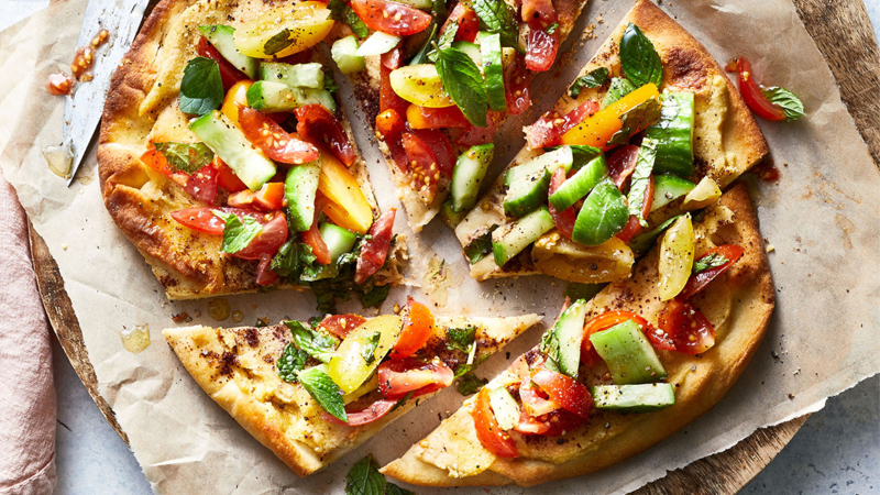 Hãy thử thay thế sốt cà chua bằng pizza sốt hummus mới lạ