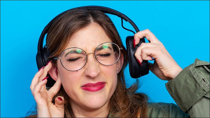 Nghe tai nghe nhiều có thể gây đau nhức tai