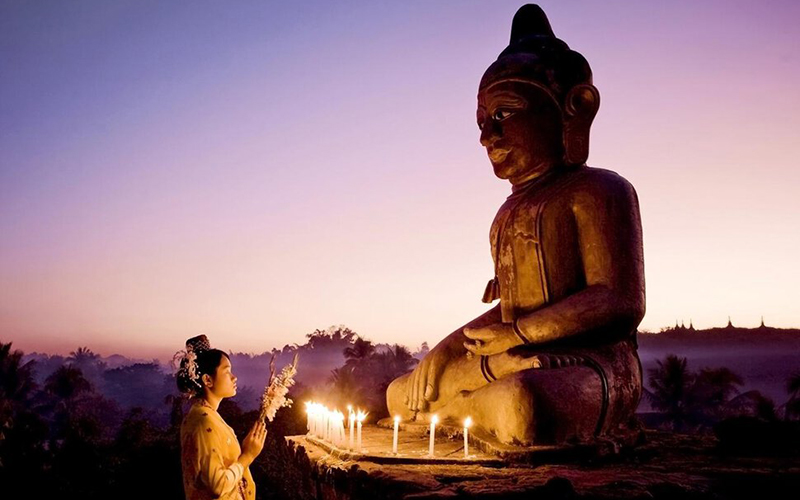 Tưởng nhớ công ơn của chư Phật và tổ tiên