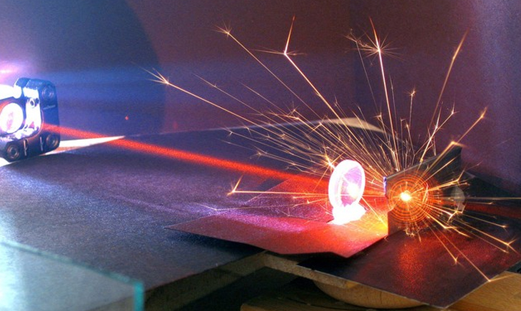 Tia laser là gì? Các loại tia laser, tác dụng và tác hại của tia laser - Ứng dụng trong khoa học và công nghệ
