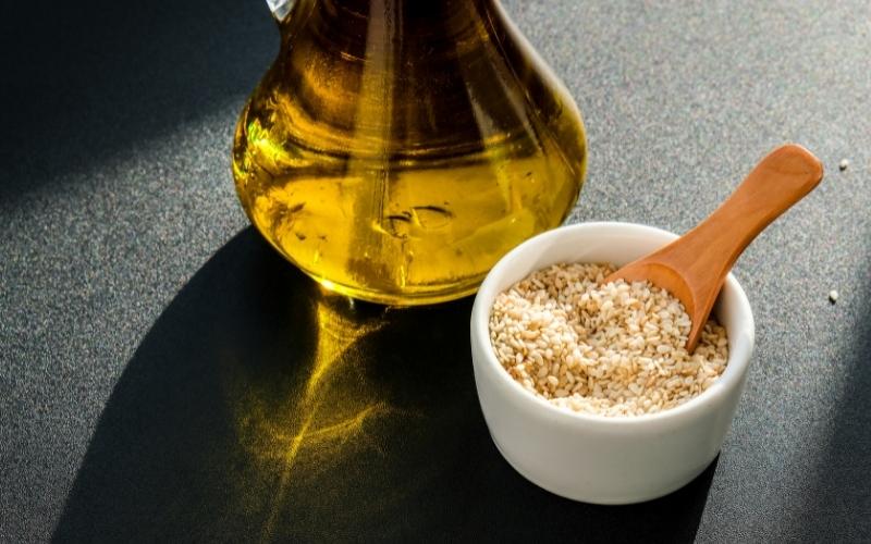 Trong dầu mè có rất nhiều dưỡng chất tốt cho cơ thể