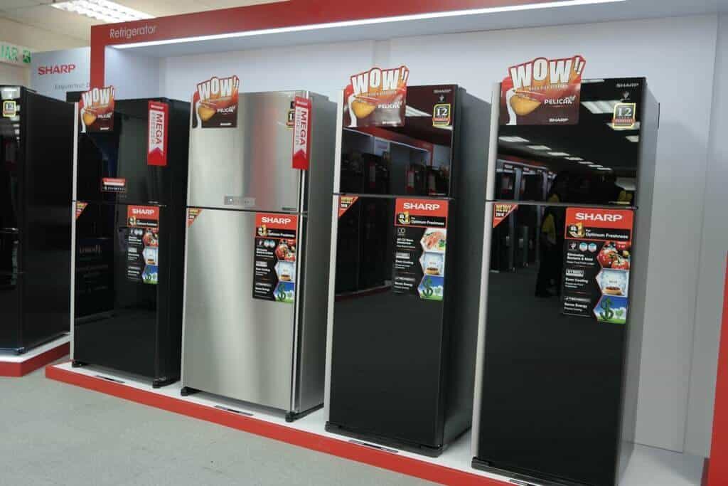 Tủ lạnh trưng bày vẫn có đầy đủ hầu hết các chức năng từ 80 - 95% so với sản phẩm mới.