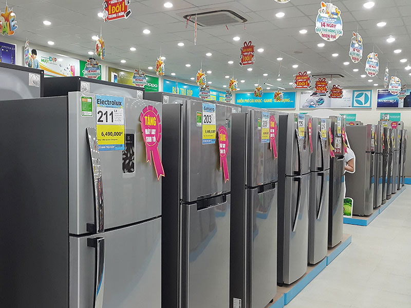 Tủ lạnh hàng trưng bày thường có mức giá rẻ hơn 10 - 15% so với hàng mới trong kho