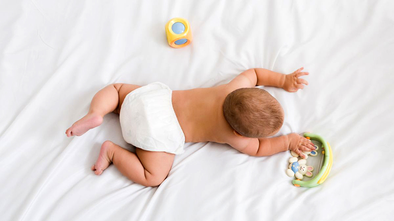 Tummy time là phương pháp tập luyện cho trẻ sơ sinh nằm sấp
