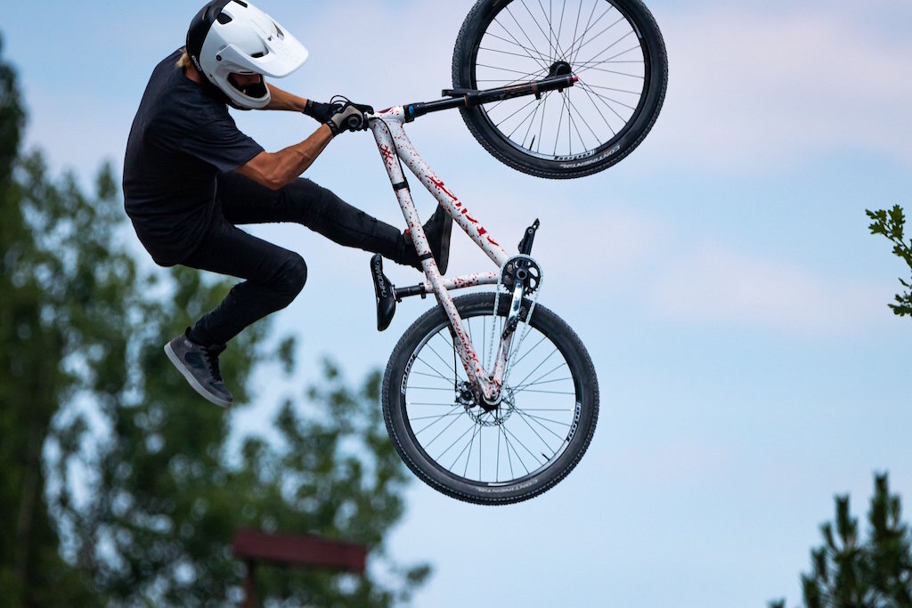 Xe đạp BMX Dirt Jumper