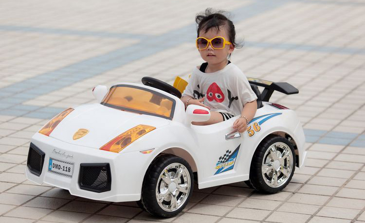 Xe ô tô điện dành cho trẻ em 