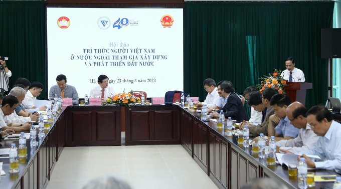 Các chuyên gia thảo luận về cơ chế trọng dụng trí thức người Việt tại nước ngoài tại hội thảo hôm 23/3. Ảnh: HH