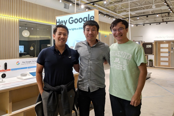 Đông Anh (bên trái) cùng đồng nghiệp Việt Nam tại Google Headquarter, Mountain View, California (Mỹ), tháng 8/2018. Ảnh: Nhân vật cung cấp