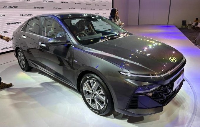 Hyundai Verna (Accent) thế hệ mới ra mắt tại Ấn Độ ngày 21/3. Ảnh: Motorbeam