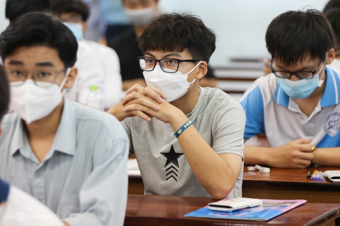 Học sinh dự thi đánh giá năng lực của Đại học Quốc gia TP HCM, ngày 26/3. Ảnh: Quỳnh Trần