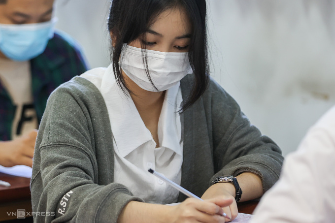 Thí sinh tham gia đợt một kỳ thi đánh giá năng lực do Đại học Quốc gia TP HCM tổ chức ngày 26/3. Ảnh: Quỳnh Trần