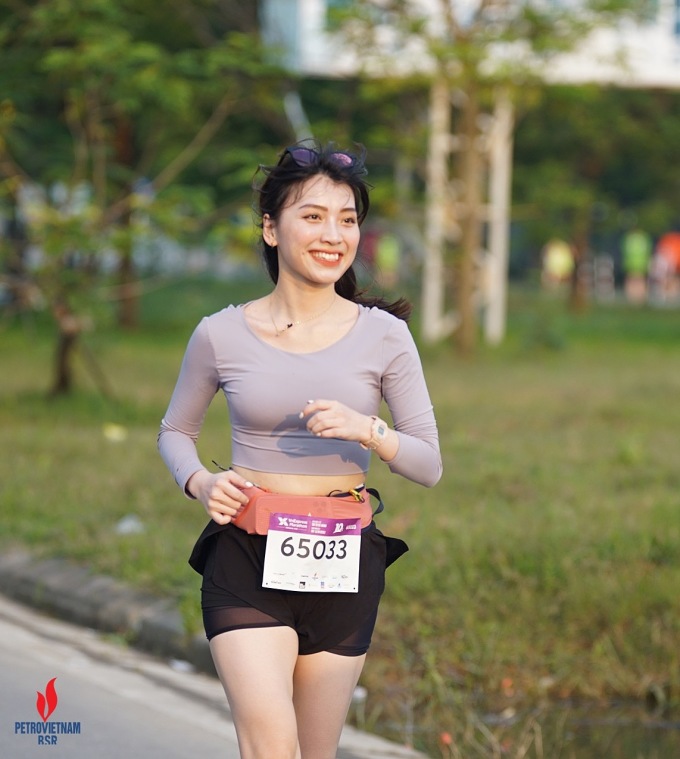 Một runner tham gia giải VnExpress Marathon Huế 2022. Ảnh: VM