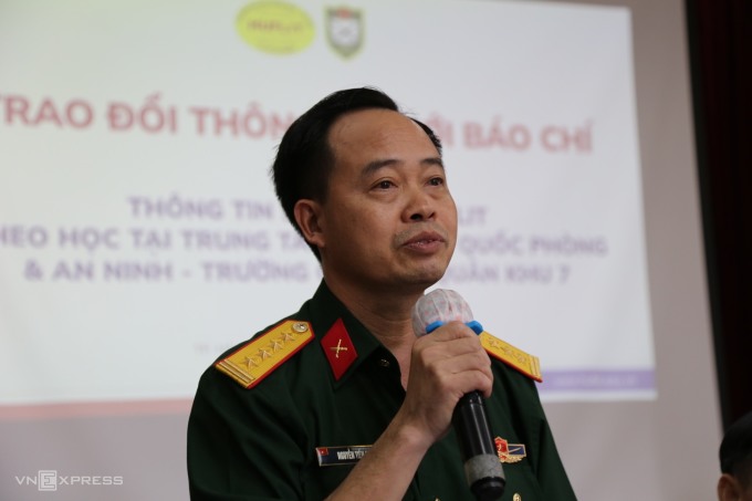 Đại tá Nguyễn Tiến Sơn - chủ nhiệm chính trị Trường Quân sự Quân khu 7. Ảnh: Đình Văn
