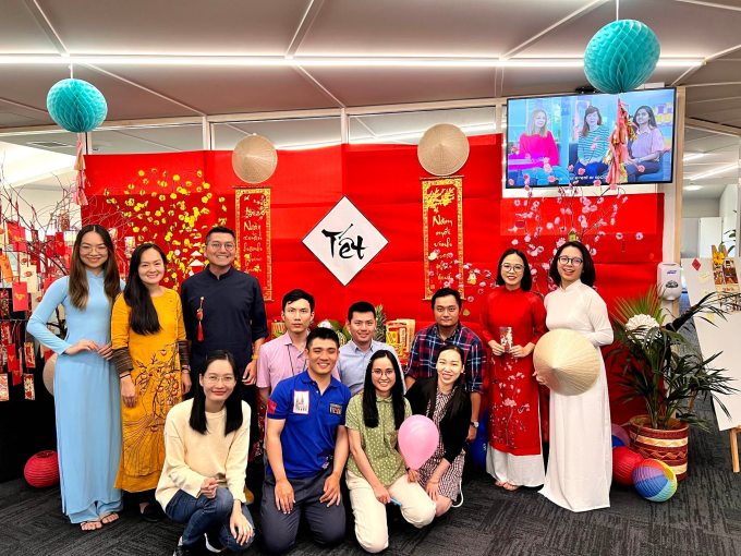 Du học sinh Việt Nam ở thành phố Adelaide tụ họp trong ngày đầu năm mới. Ảnh: Đình Phương