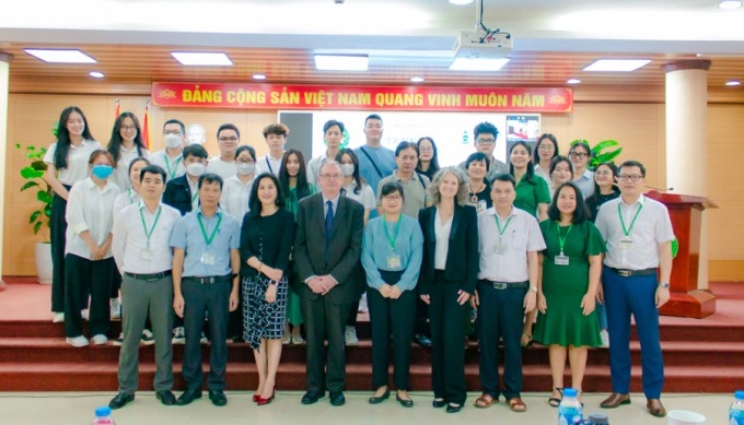 Đoàn chuyên gia Đại học Massey, New Zealand về tập huấn đổi mới chương trình đào tạo giữa Học viện Nông nghiệp Việt Nam và Đại học Massey. Ảnh: VNUA