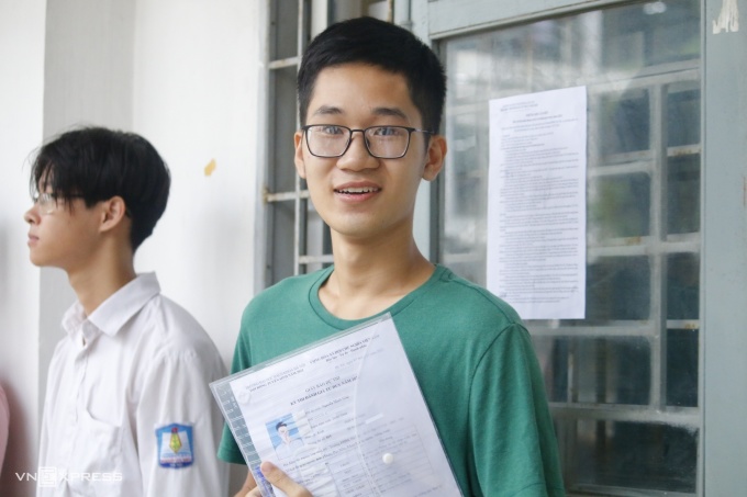 Minh Giáp, 18 tuổi, đến từ Hà Nội, tham dự kỳ thi đánh giá tư duy tại Đại học Bách khoa Hà Nội, sáng 15/7/2022. Ảnh: Thanh Hằng