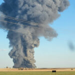 Khói bốc lên sau vụ nổ tại trang trại bò sữa South Fork, miền tây Texas. Ảnh: KTSM9