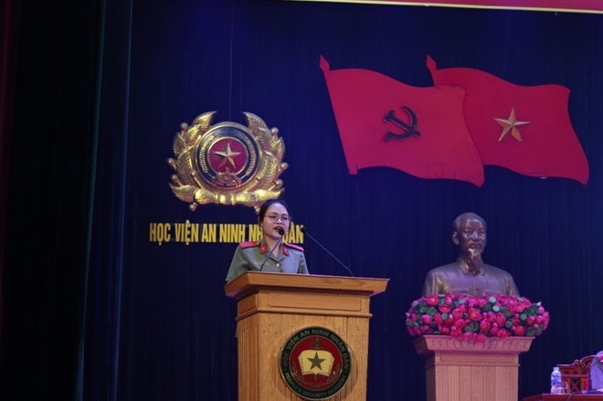 Lâm Viên phát biểu tham luận tại Hội nghị điển hình tiên tiến trong học viên Học viện An ninh nhân dân, năm 2021. Ảnh: Nhân vật cung cấp