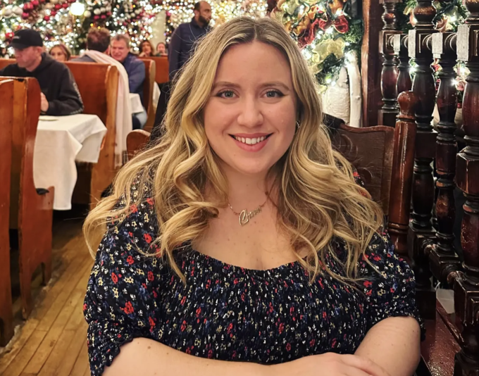 Christina Izzo, 33 tuổi, có hai trải nghiệm tồi tệ khi đến dùng bữa tại các nhà hàng giới hạn thời gian ăn uống ở New York. Ảnh: Christina Izzo
