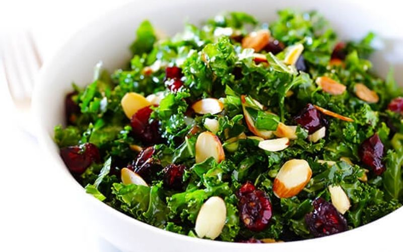 Một số món làm từ cải Kale rất tốt mà bạn có thể tham khảo như salad cải Kale