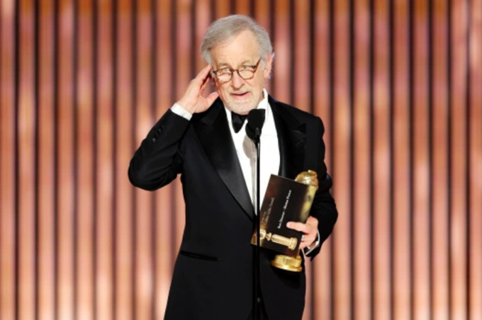 Steven Speilberg nhận giải Quả Cầu Vàng 2023 cho Phim chính kịch hay nhất với tác phẩm The Fabelmans. Ảnh: AP