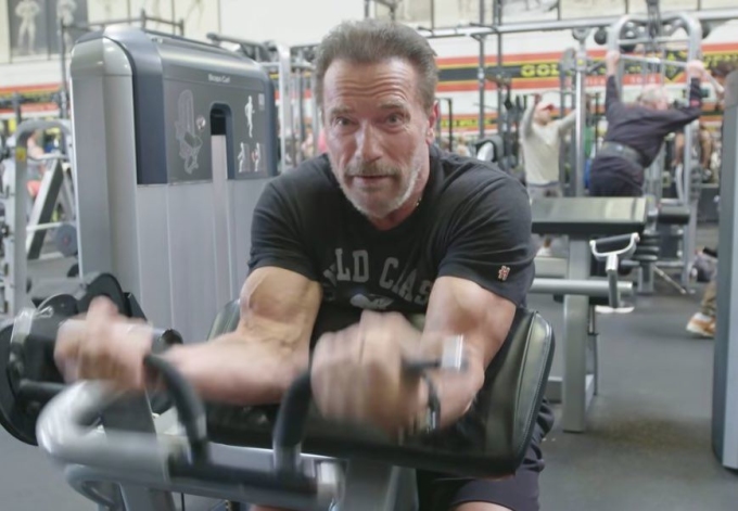 Arnold Schwarzenegger tại phòng tập thể hình, tháng 6/2021. Ảnh: Men’s Health