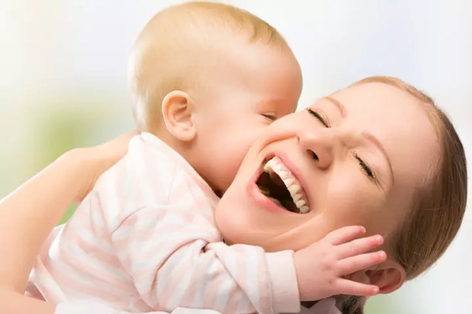 10 cách em bé muốn nói yêu mẹ