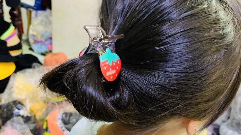 5 cách kẹp tóc cực xinh với kẹp càng cua có sẵn tại TokyoLife | A đây rồi,  đúng cái mà hội tóc dài đang cần đây rồi. Vừa mát vừa đẹp,