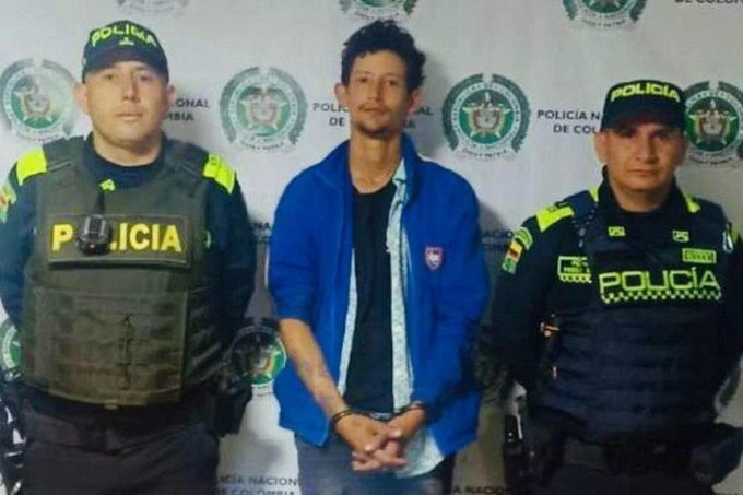 Sergio Tarache Parra (giữa), bị bắt ở Colombia. Ảnh: Bộ Nội vụ Peru
