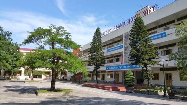 Đánh giá Trường THPT Hoàng Quốc Việt có tốt không