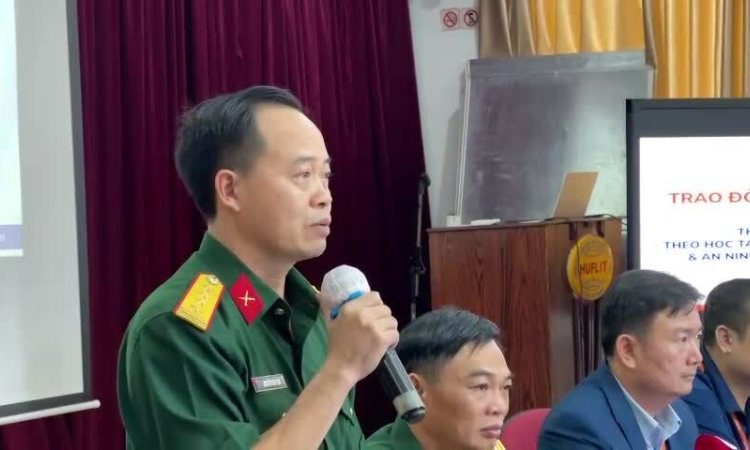 Đại tá Nguyễn Tiến Sơn - chủ nhiệm chính trị Trường Quân sự Quân khu 7 trả lời về vụ việc tại buổi h