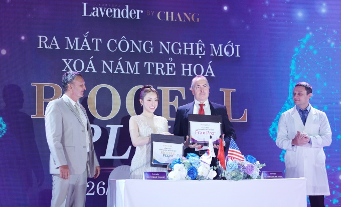 Lý Thùy Chang nhận chuyển giao độc quyền công nghệ mới tại Việt Nam.