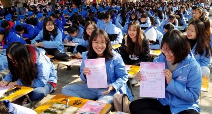 600 học sinh giỏi tham dự lễ hội khai bút đầu xuân tại khu tưởng niệm vương triều Mạc, tháng 1/2020. Ảnh: Giang Chinh
